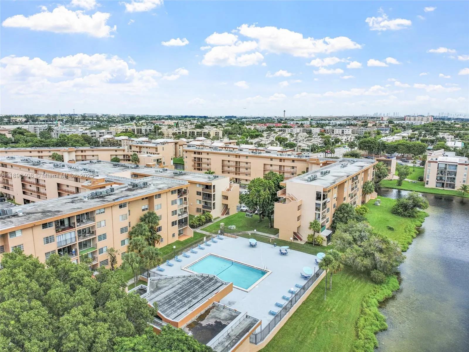 8895 Fontainebleau Blvd, #107