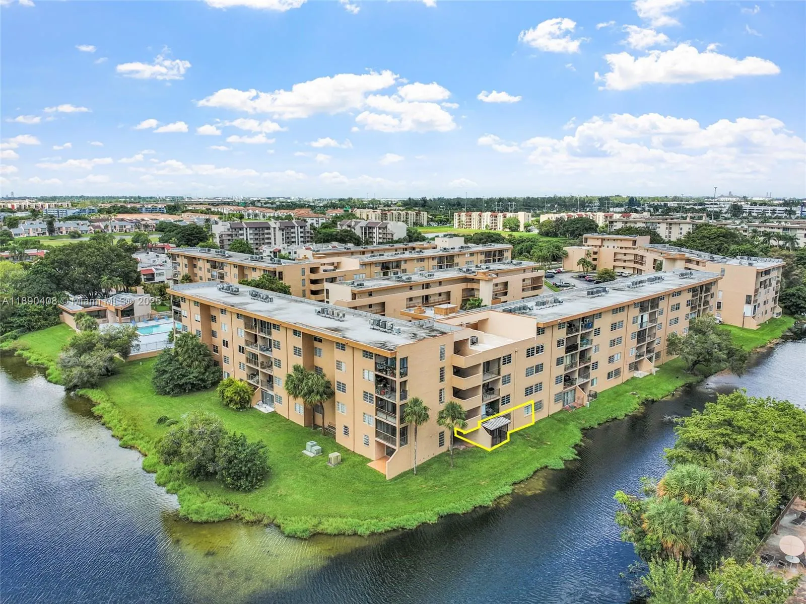 8895 Fontainebleau Blvd, #107