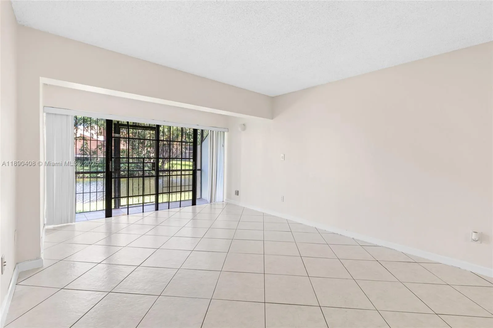 8895 Fontainebleau Blvd, #107