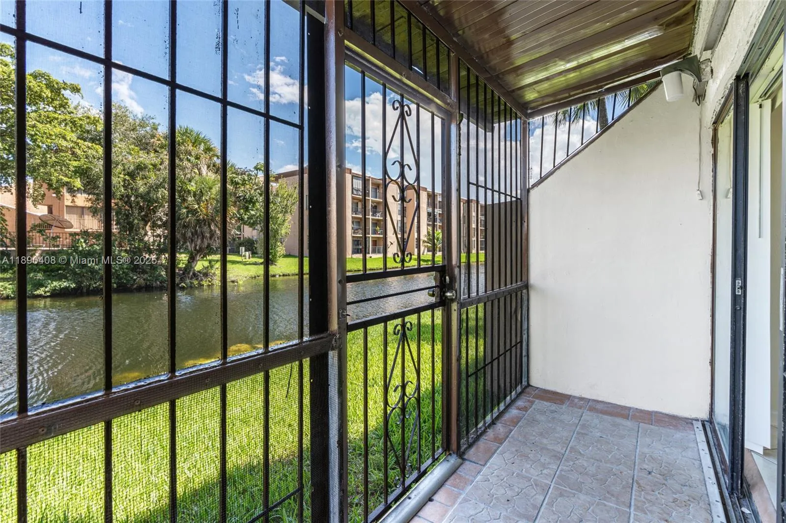 8895 Fontainebleau Blvd, #107