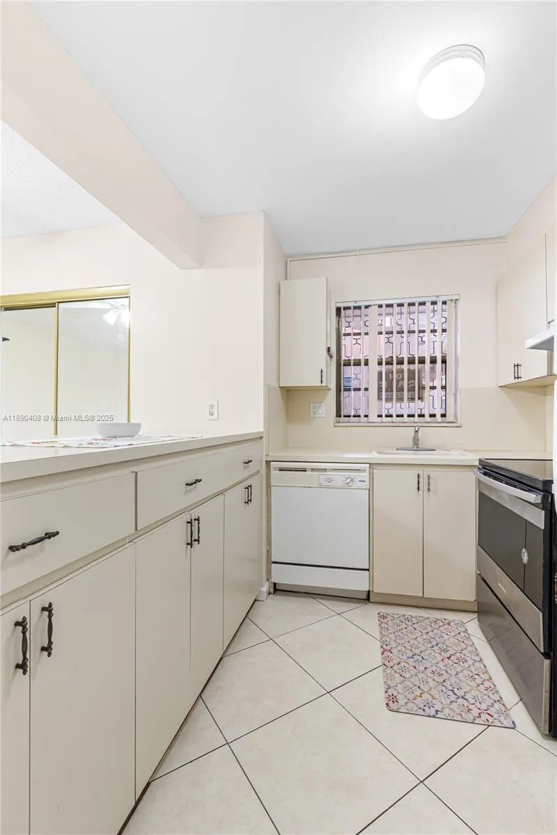 8895 Fontainebleau Blvd, #107