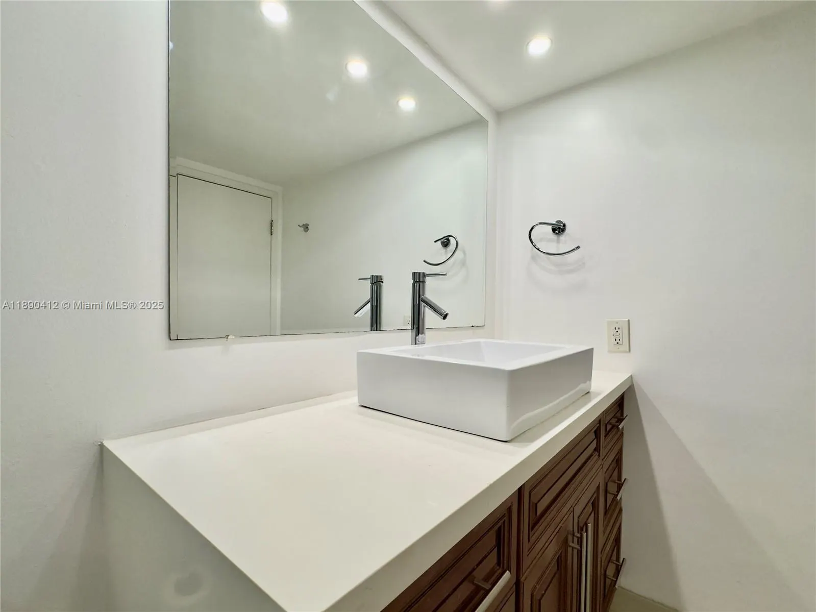 2801 NE 183rd St, #2008W