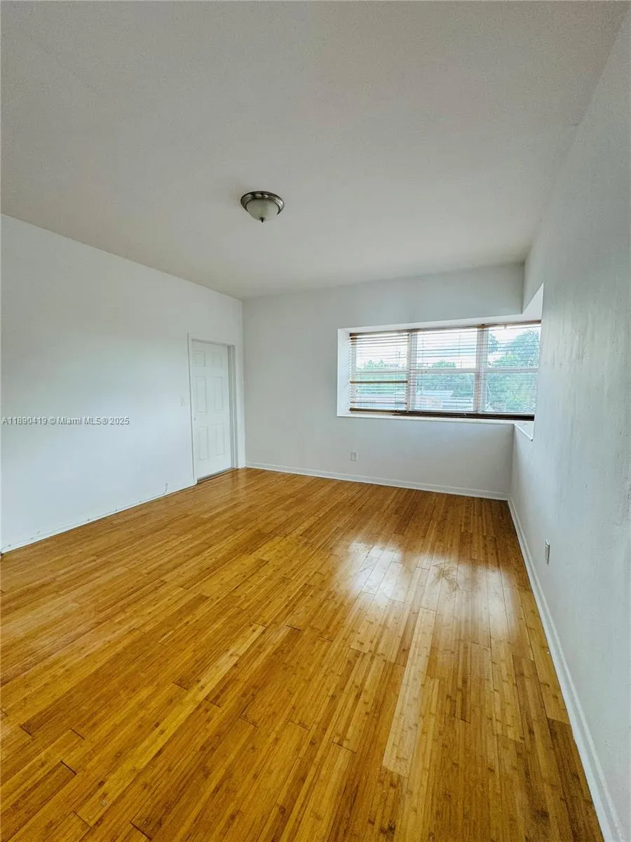 1905 Calais Dr, #5
