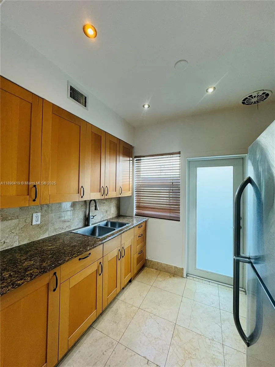 1905 Calais Dr, #5