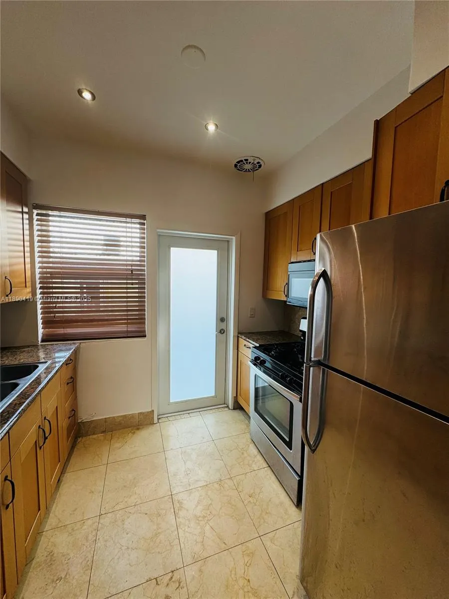 1905 Calais Dr, #5