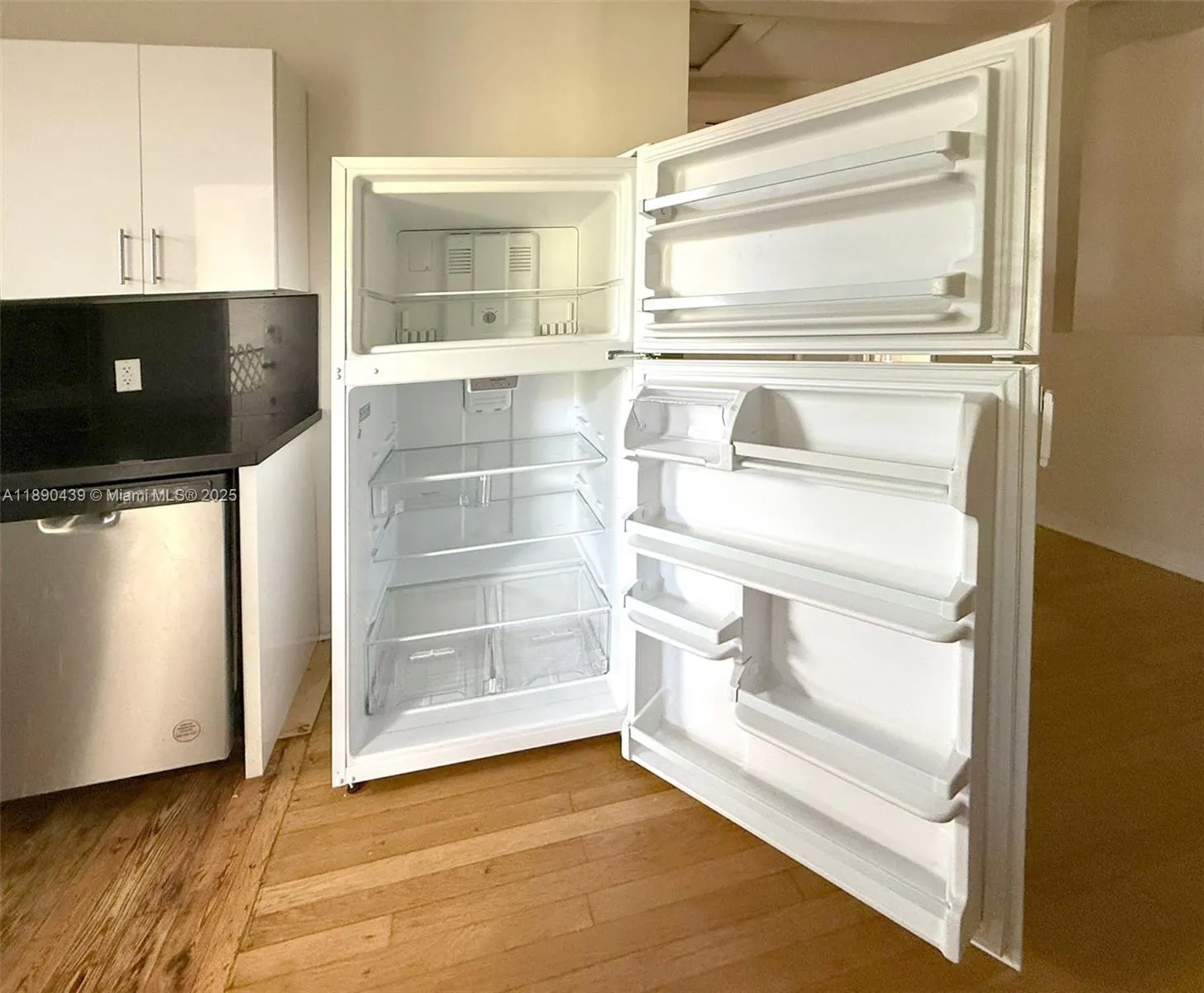 315 W 28th St, #17