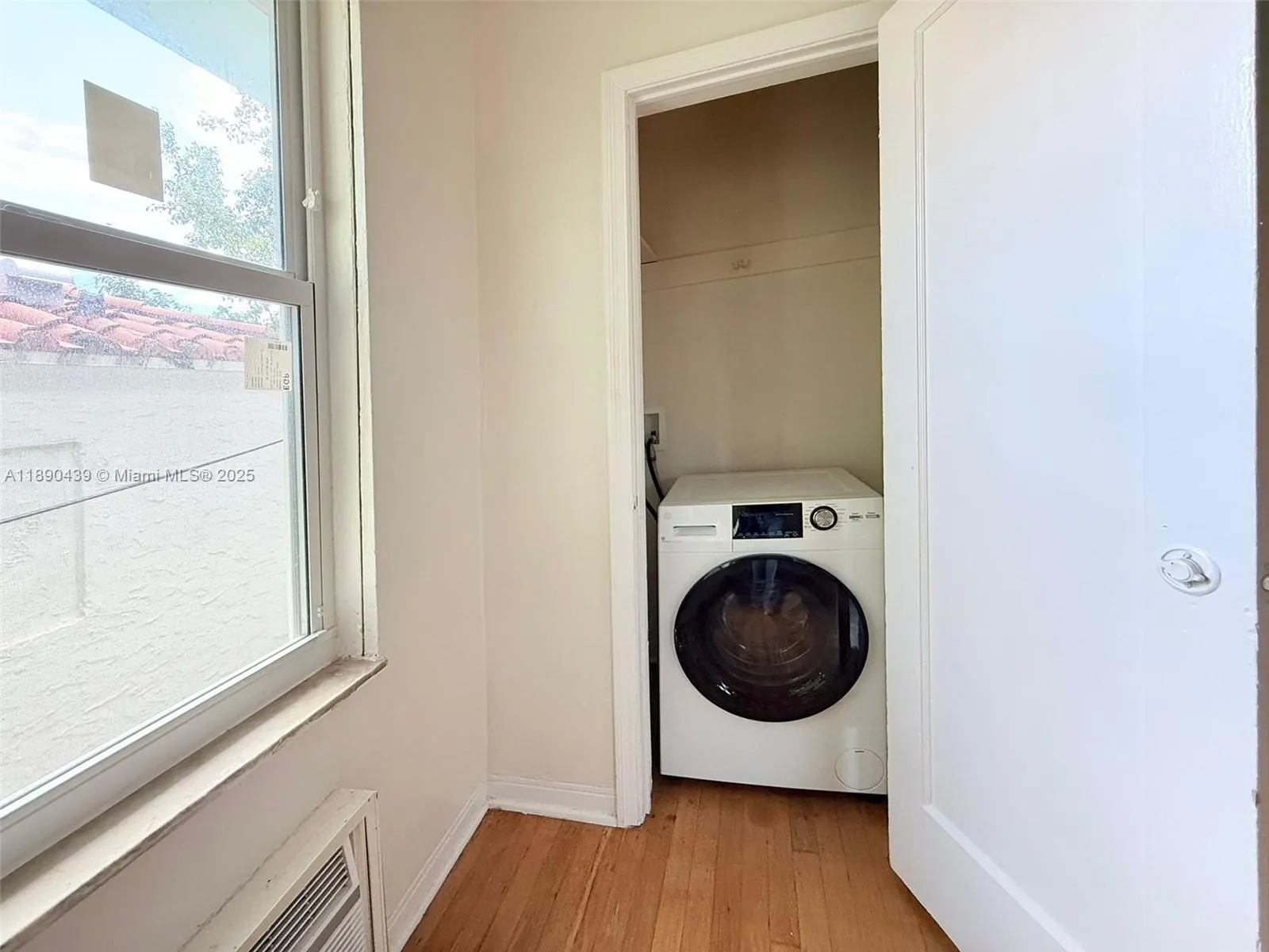 315 W 28th St, #17