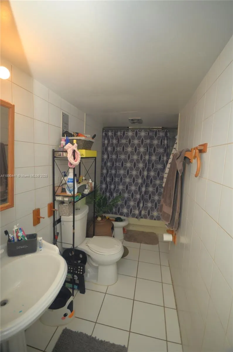 6900 Bay Dr, #9D