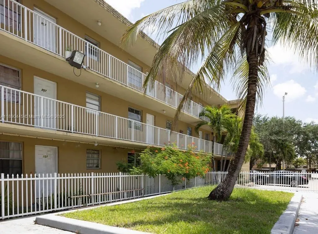 955 W 74 Street, #101