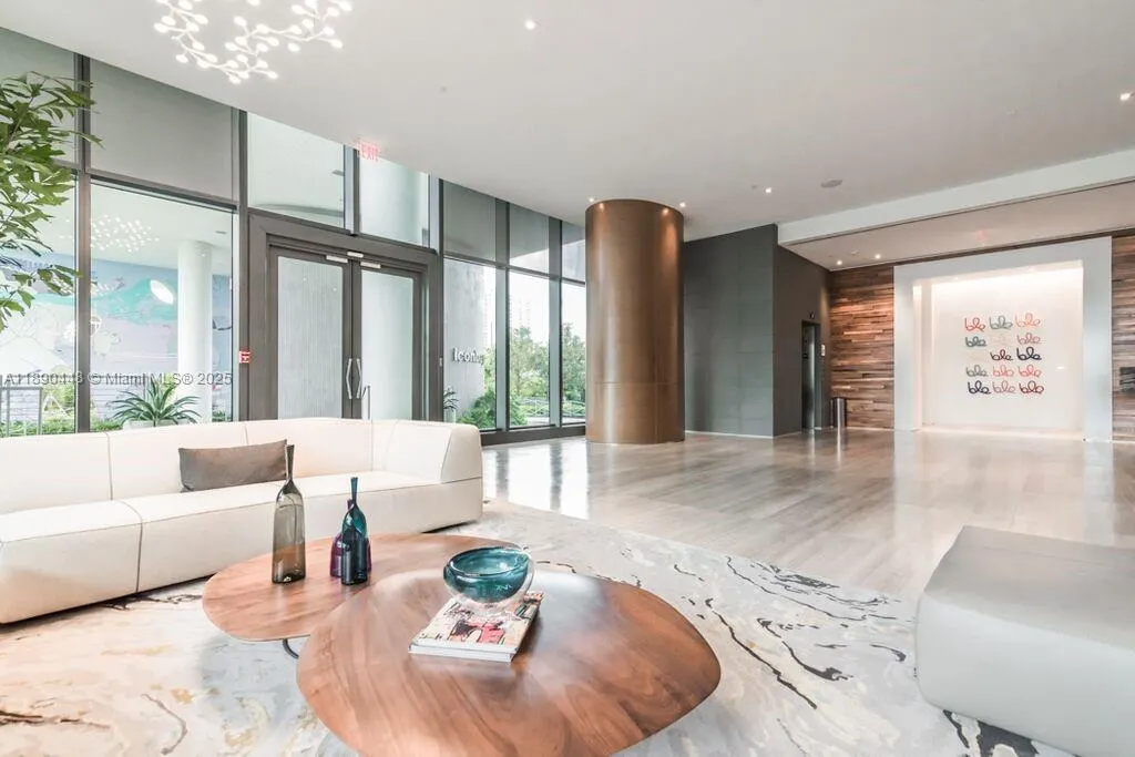 460 NE 28th St, #2508