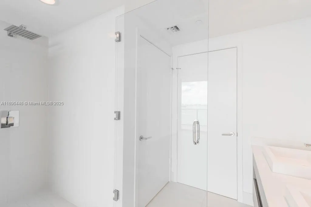 460 NE 28th St, #2508
