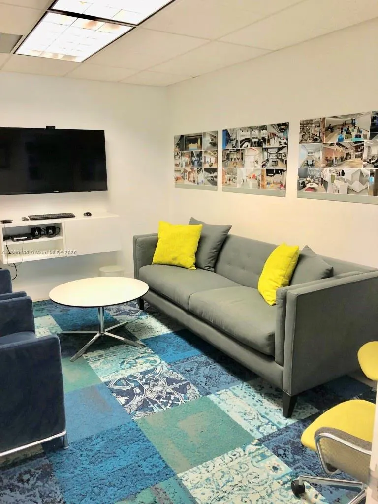 2100 Ponce De Leon Blvd, #1090