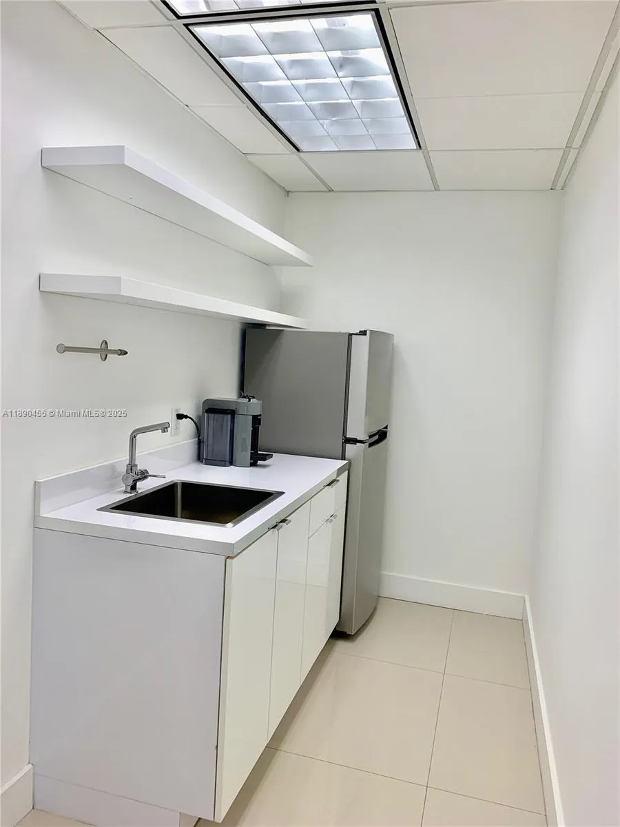 2100 Ponce De Leon Blvd, #1090