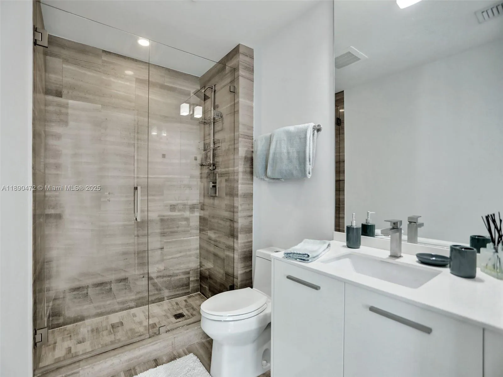 1300 Brickell Bay Dr, #2702