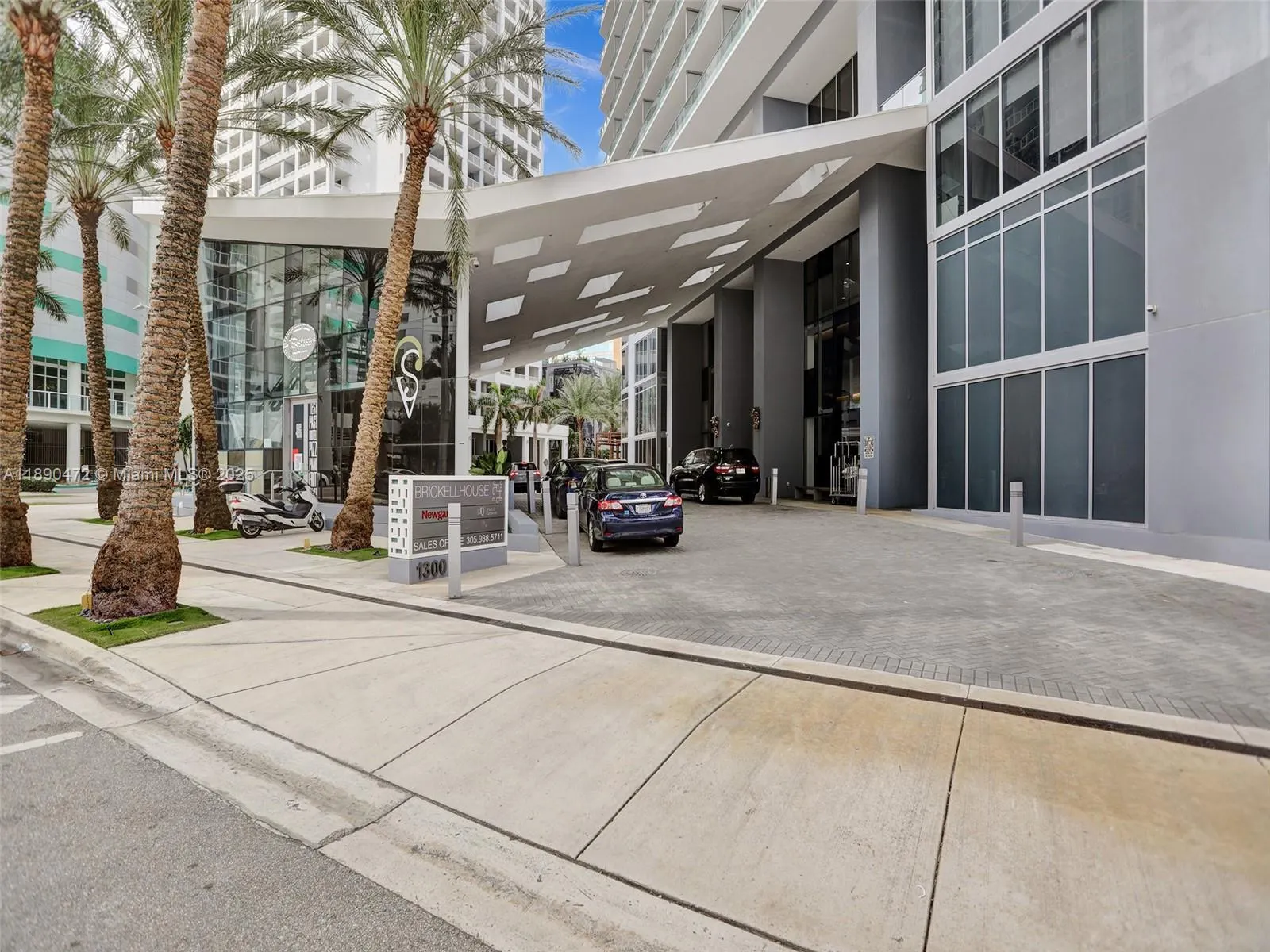 1300 Brickell Bay Dr, #2702