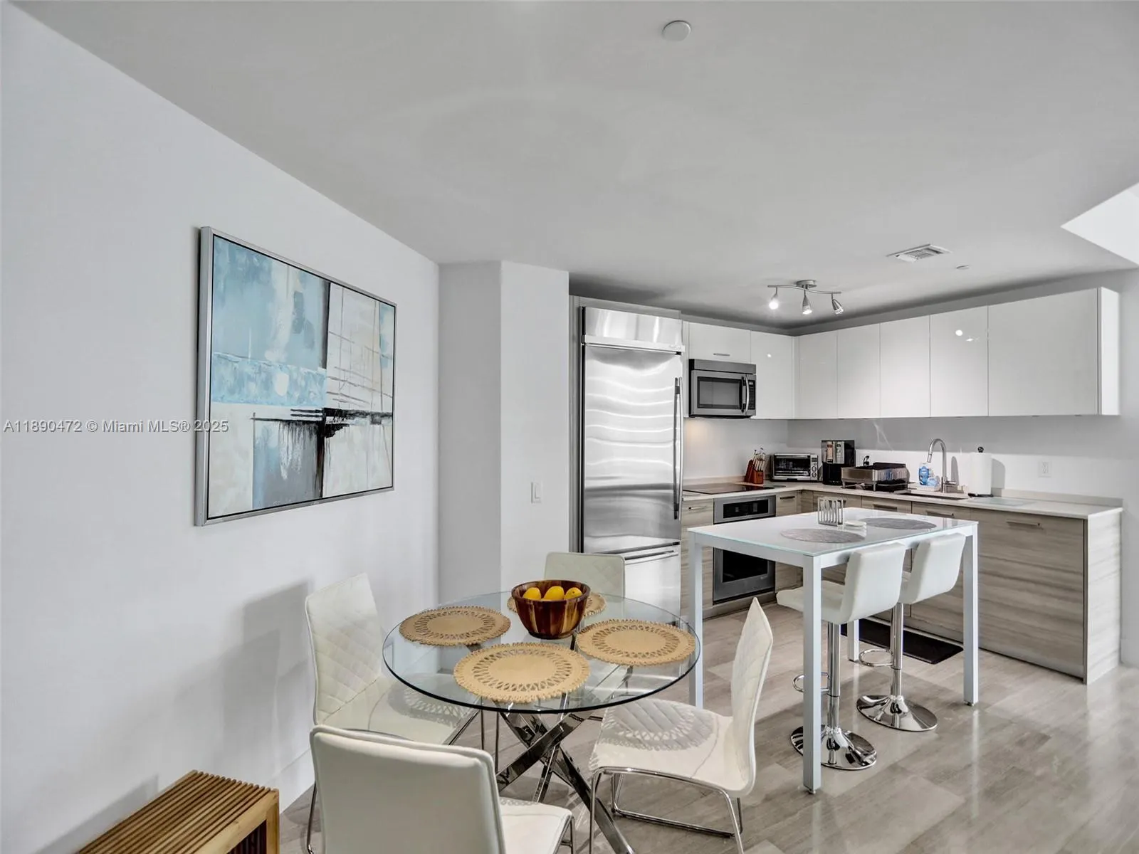 1300 Brickell Bay Dr, #2702