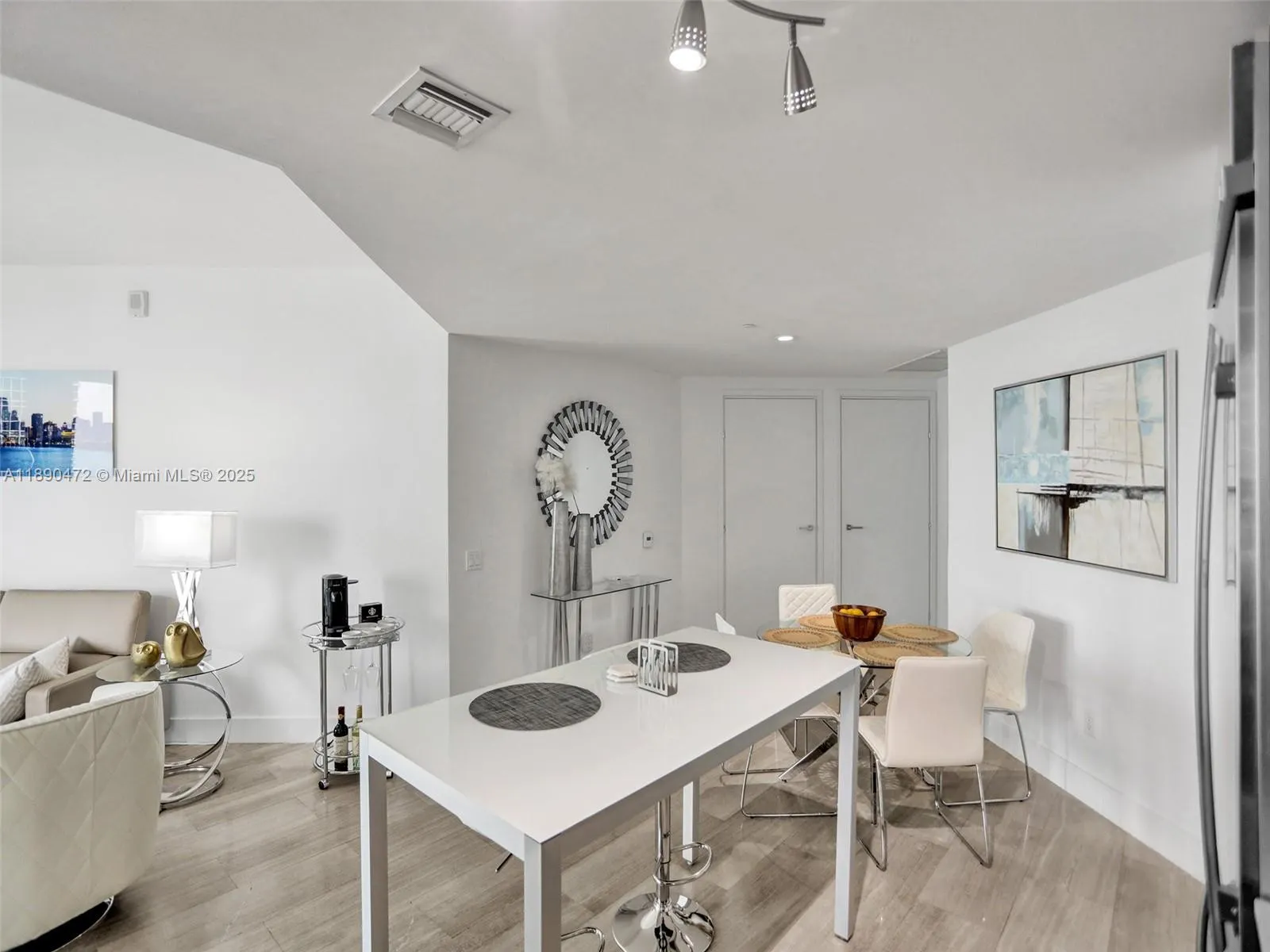1300 Brickell Bay Dr, #2702