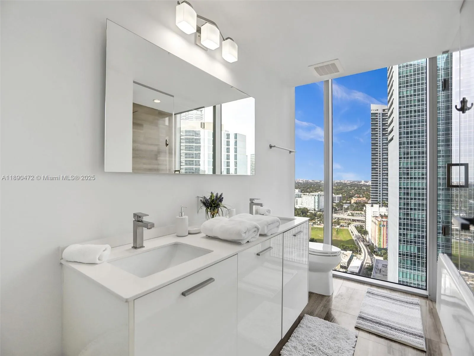 1300 Brickell Bay Dr, #2702