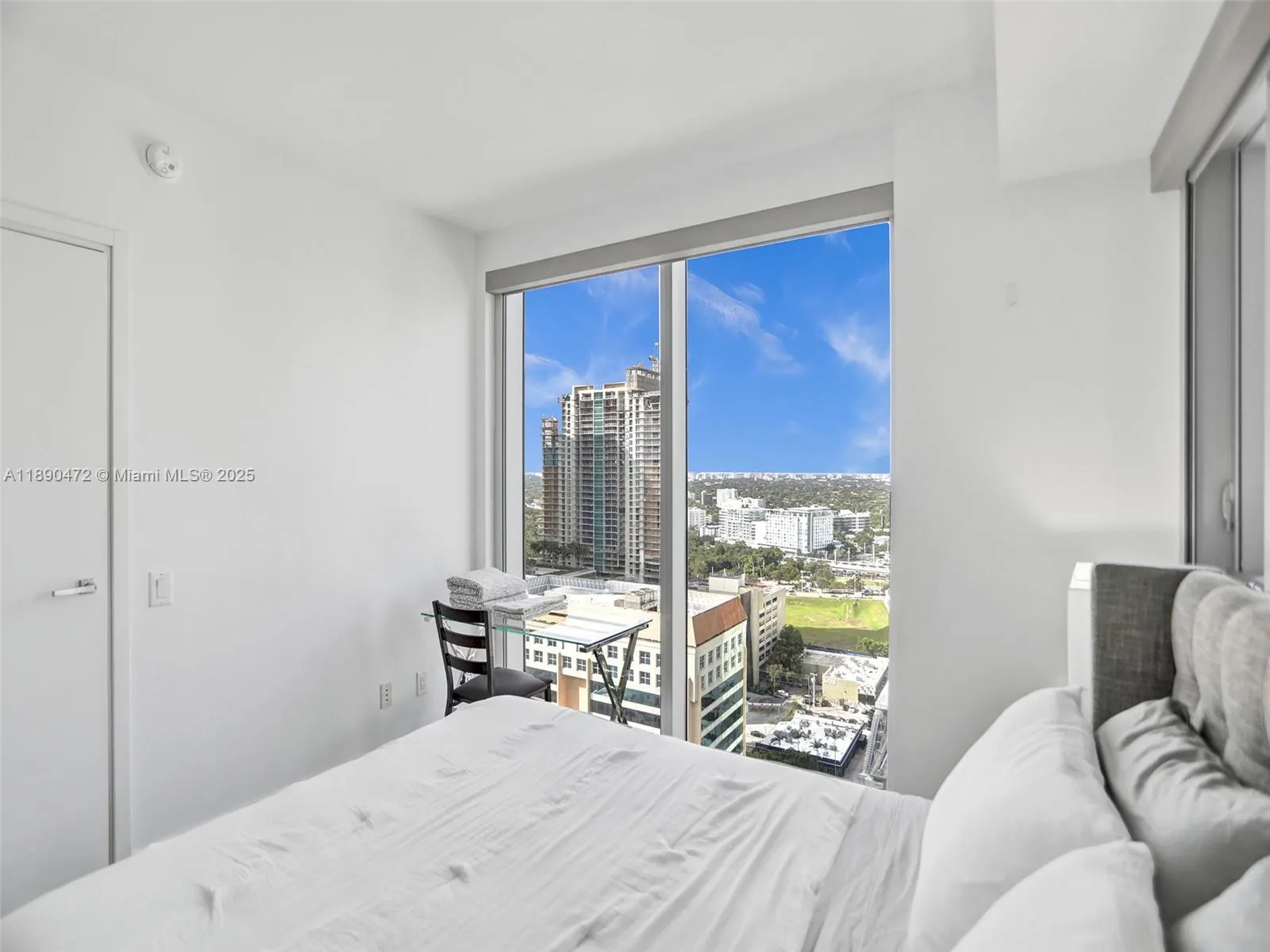 1300 Brickell Bay Dr, #2702