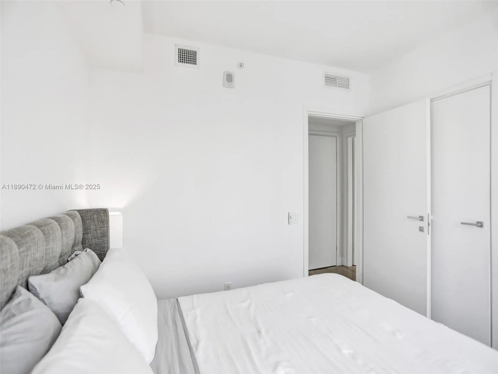 1300 Brickell Bay Dr, #2702