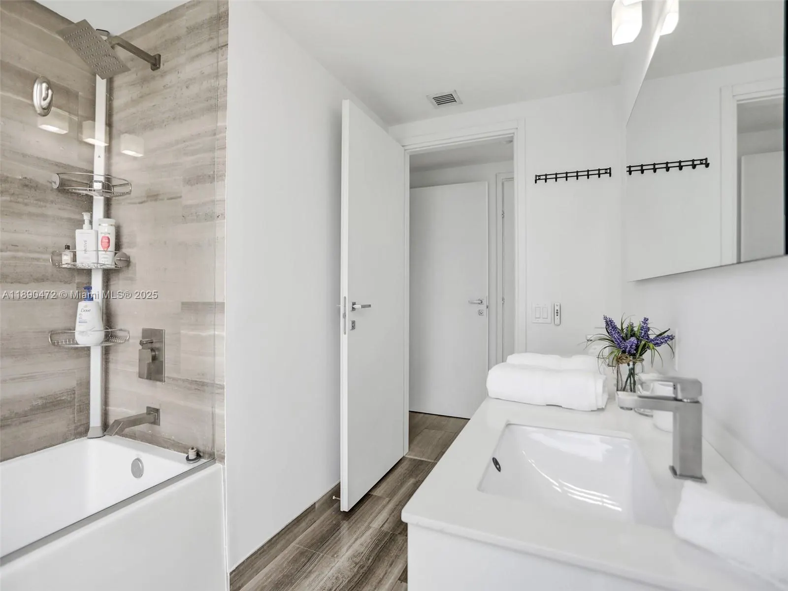 1300 Brickell Bay Dr, #2702