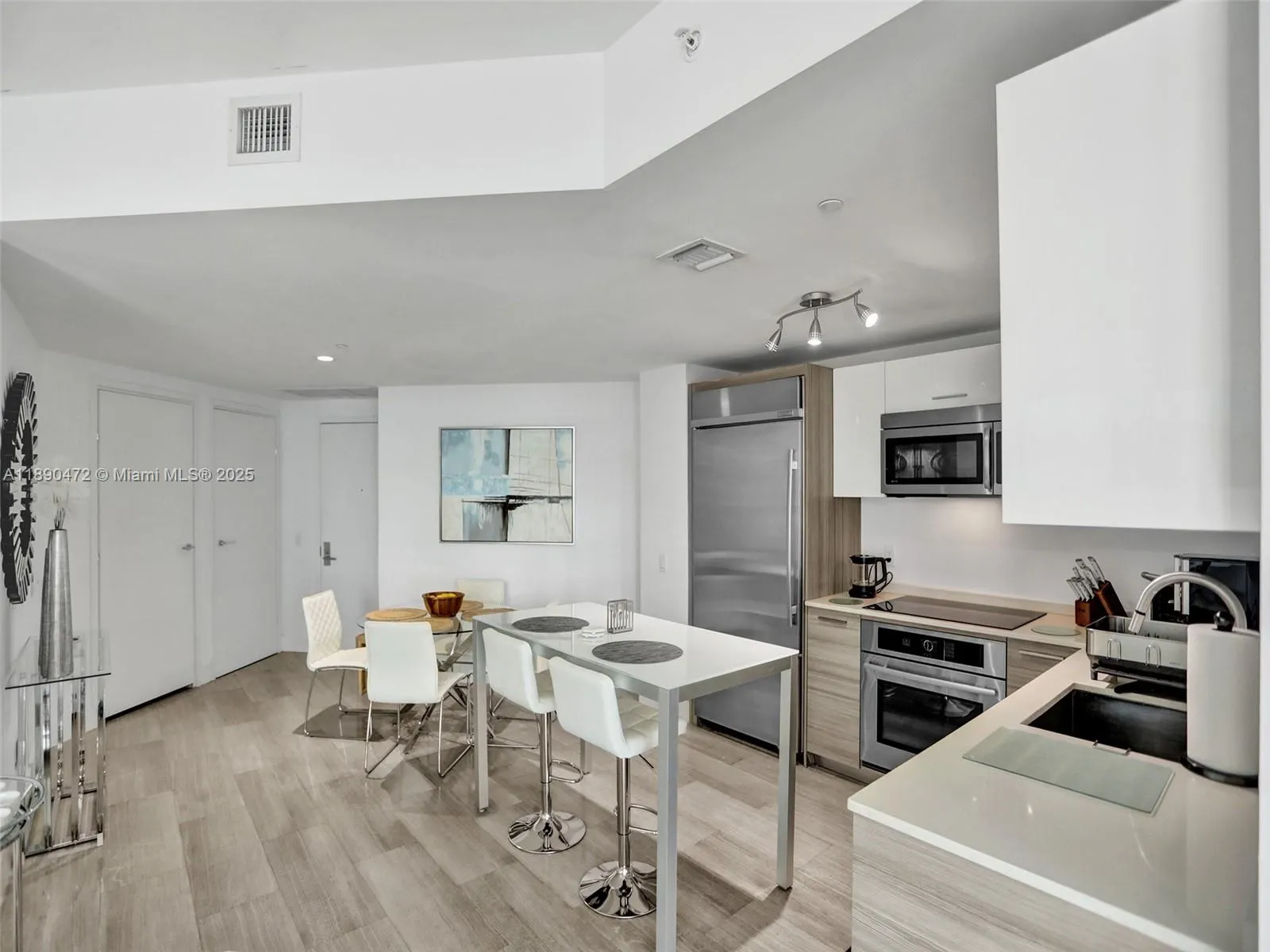 1300 Brickell Bay Dr, #2702