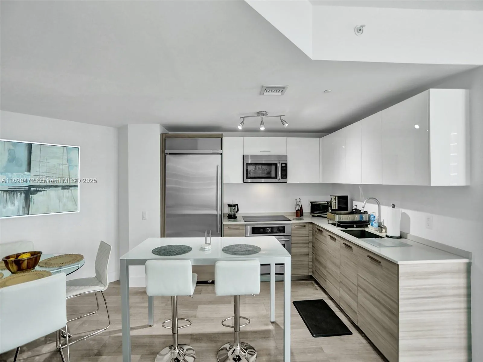 1300 Brickell Bay Dr, #2702