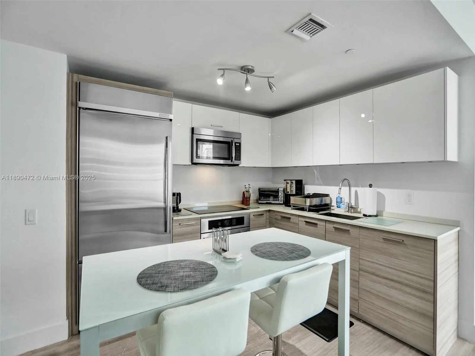 1300 Brickell Bay Dr, #2702