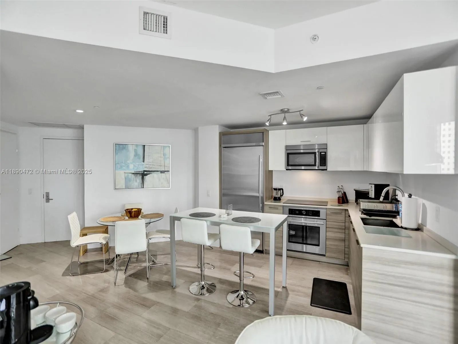 1300 Brickell Bay Dr, #2702