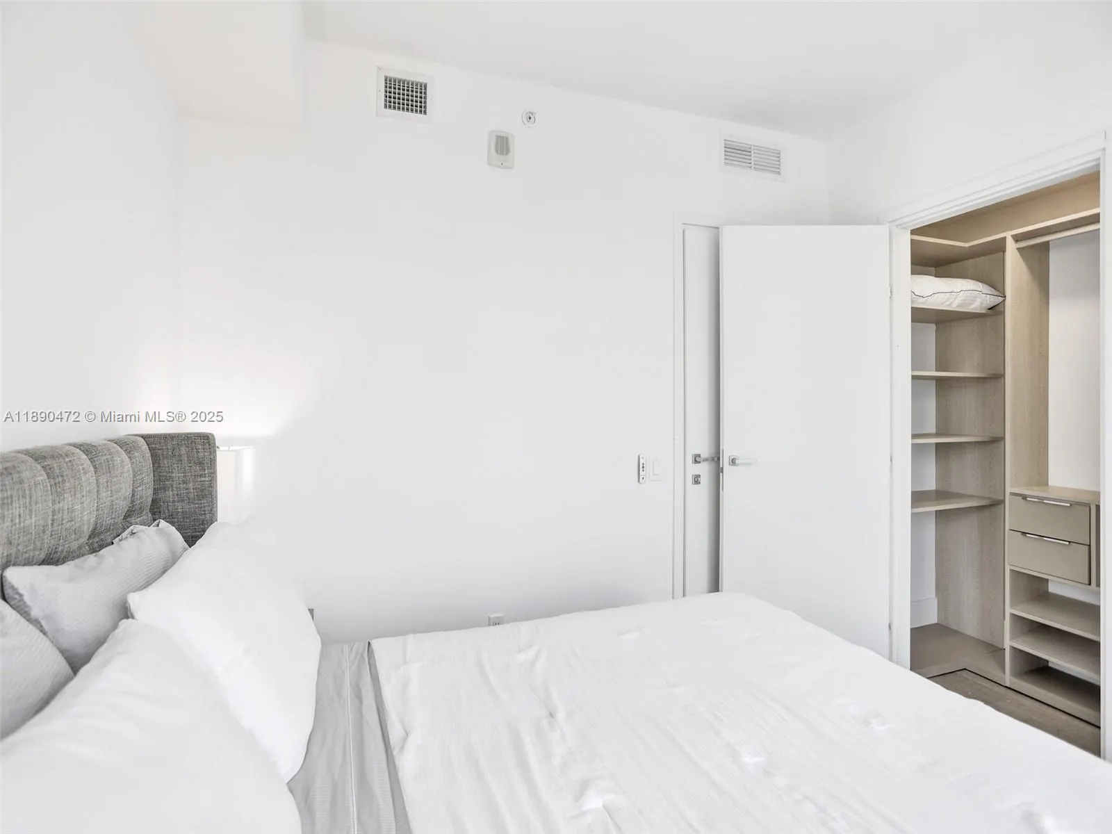 1300 Brickell Bay Dr, #2702