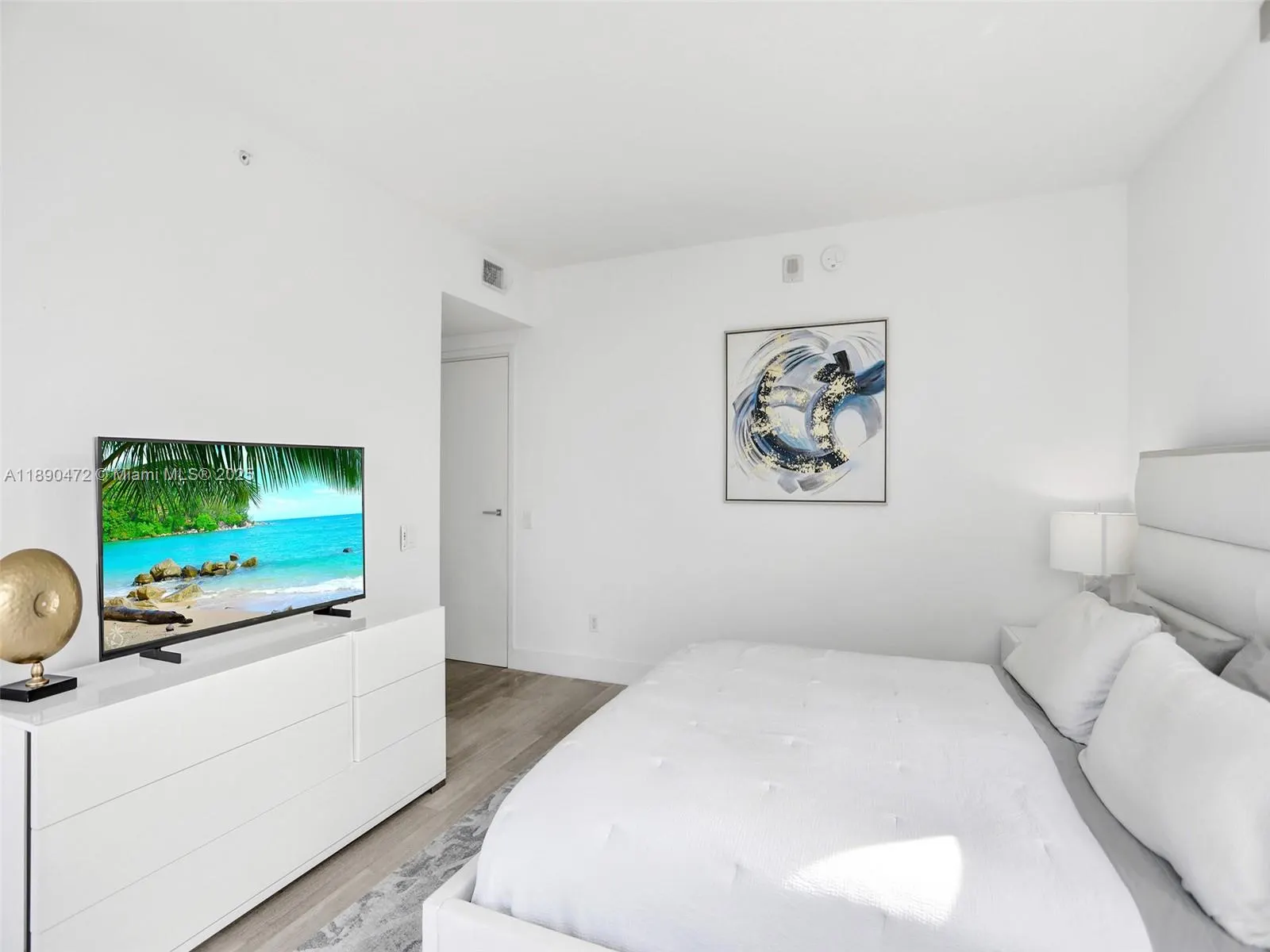 1300 Brickell Bay Dr, #2702
