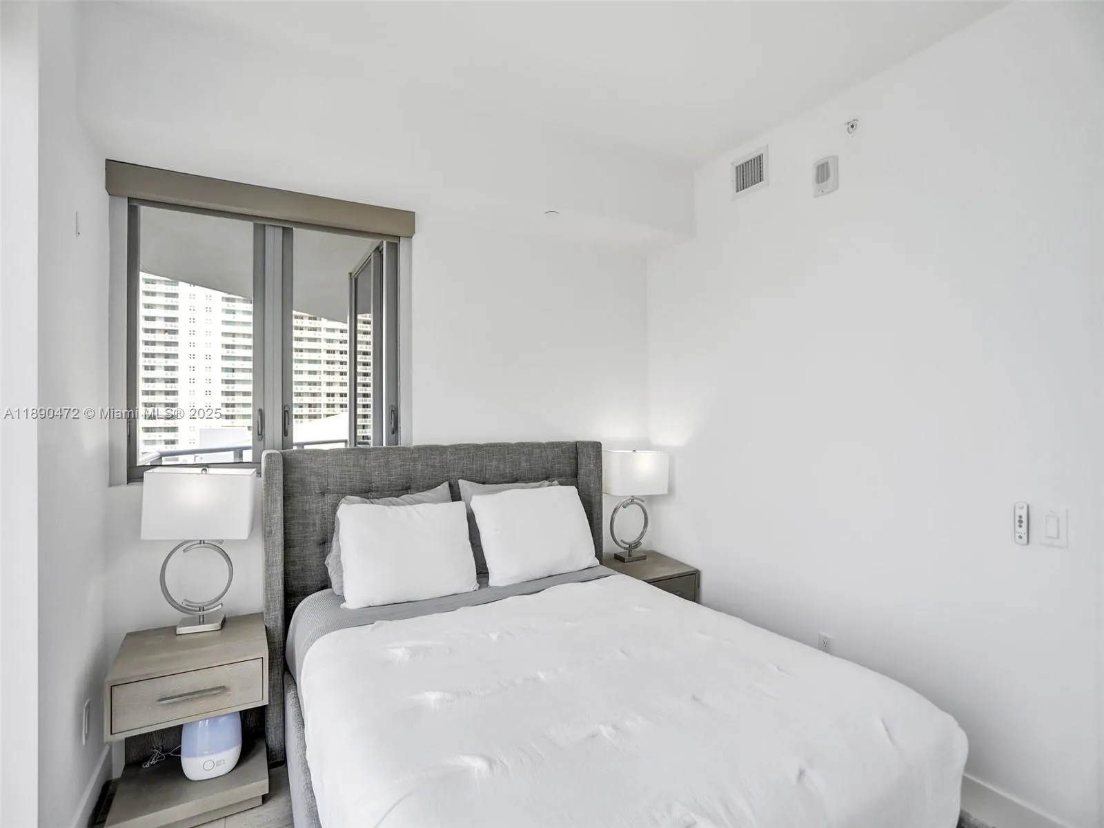 1300 Brickell Bay Dr, #2702