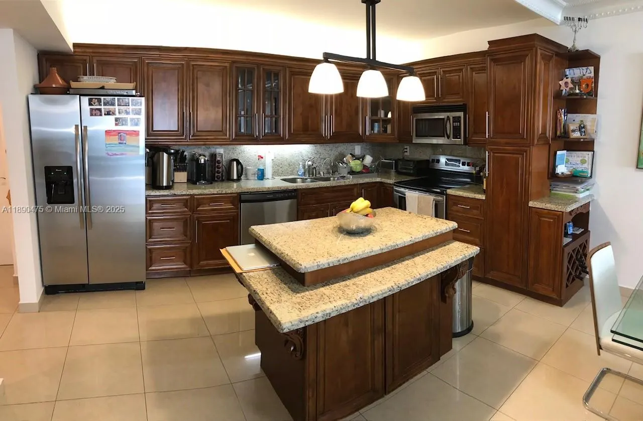19390 Collins Ave, #502