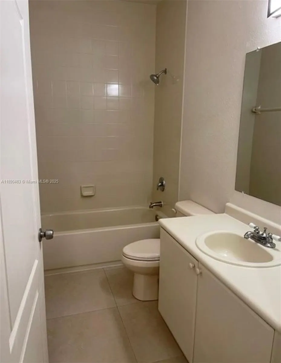 1661 SE 29th Ct, #103