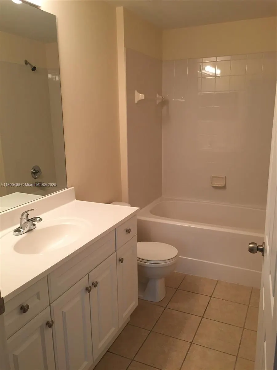1900 Van Buren St, #501B