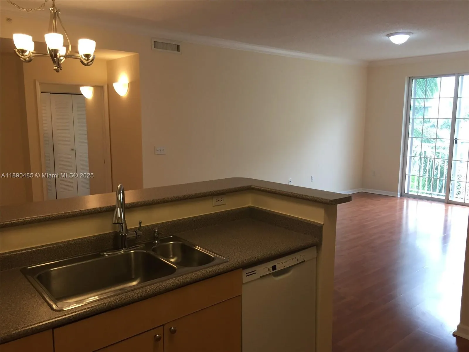 1900 Van Buren St, #501B