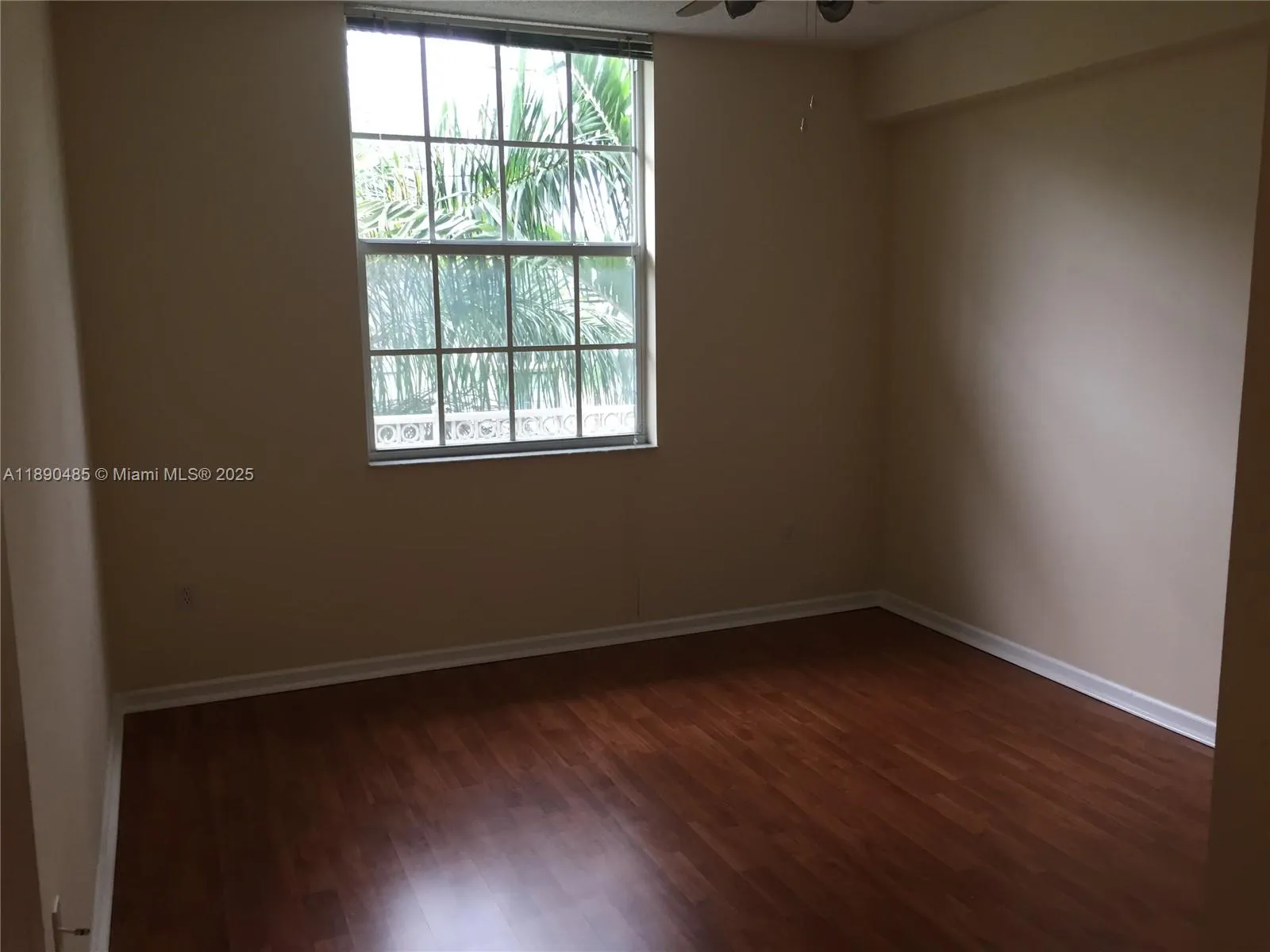 1900 Van Buren St, #501B