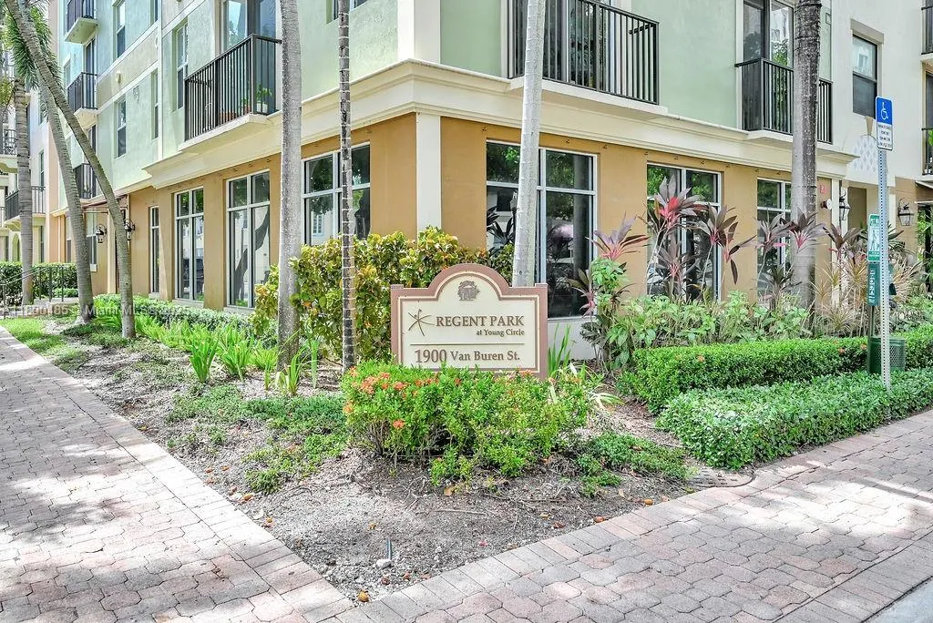 1900 Van Buren St, #501B