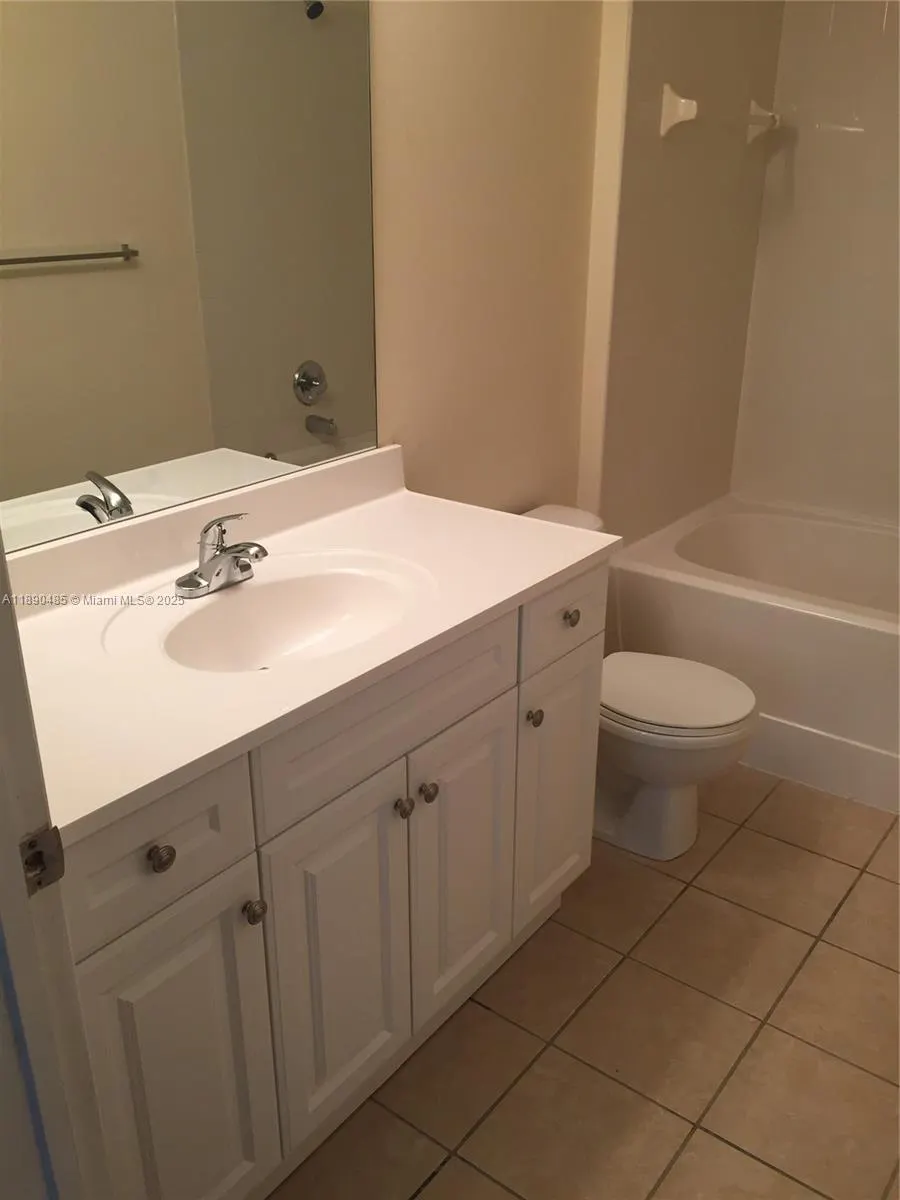 1900 Van Buren St, #501B