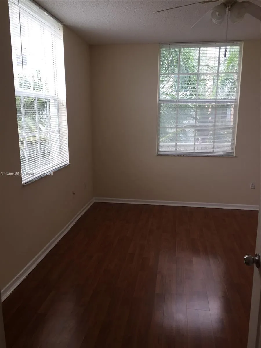 1900 Van Buren St, #501B
