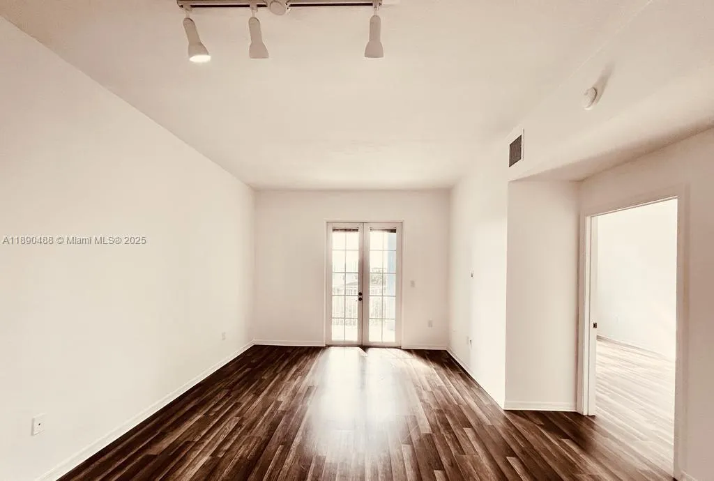 1200 Town Center Dr, #403