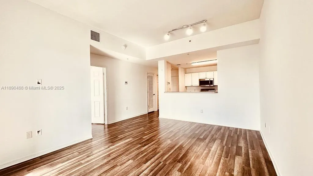 1200 Town Center Dr, #403