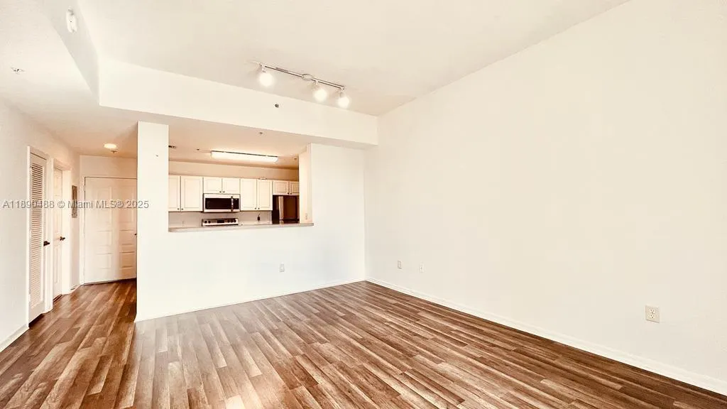 1200 Town Center Dr, #403