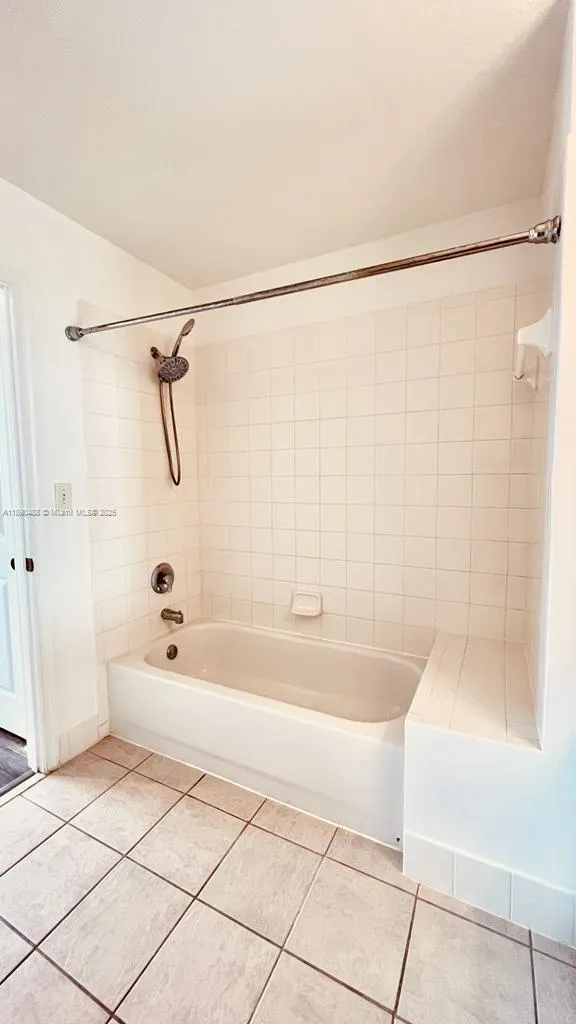 1200 Town Center Dr, #403