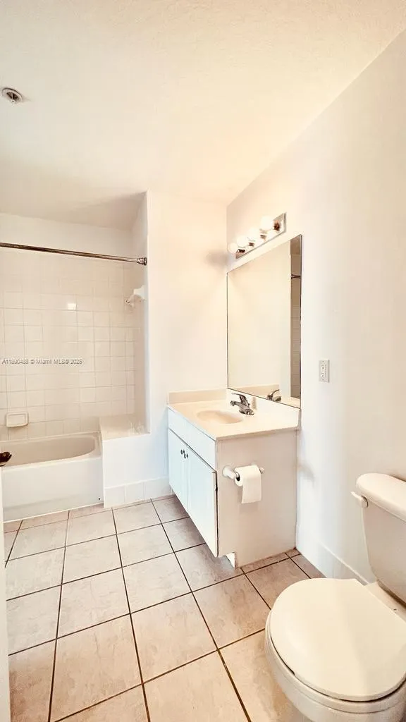 1200 Town Center Dr, #403