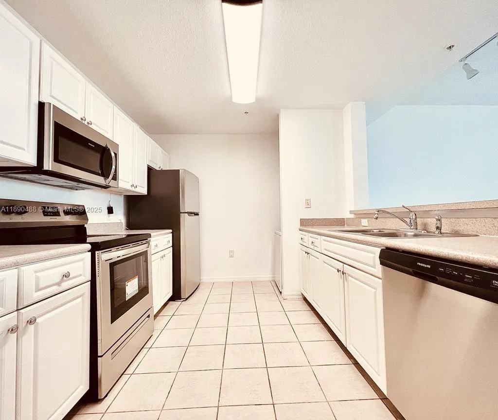 1200 Town Center Dr, #403