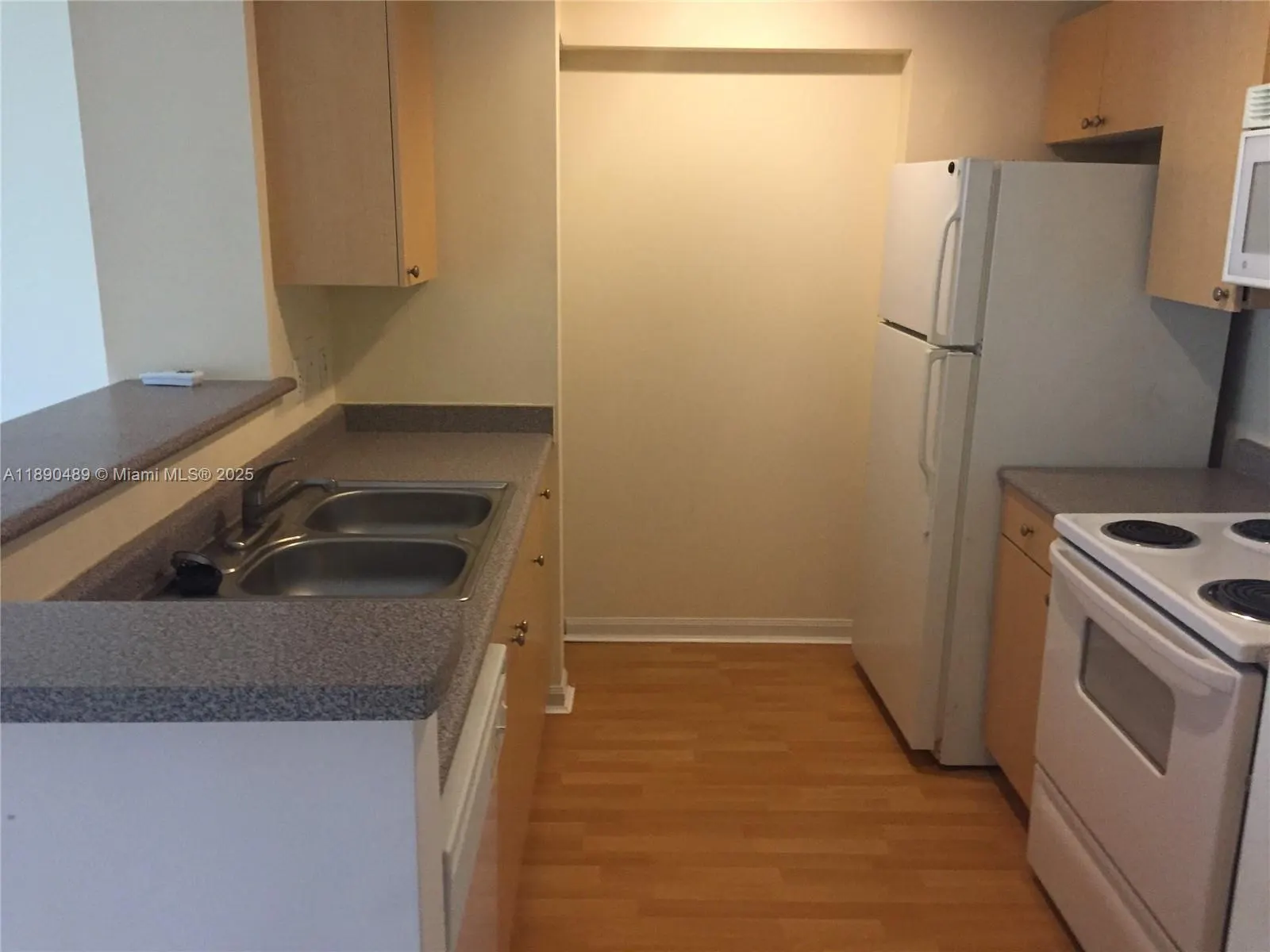 1919 Van Buren St, #416A