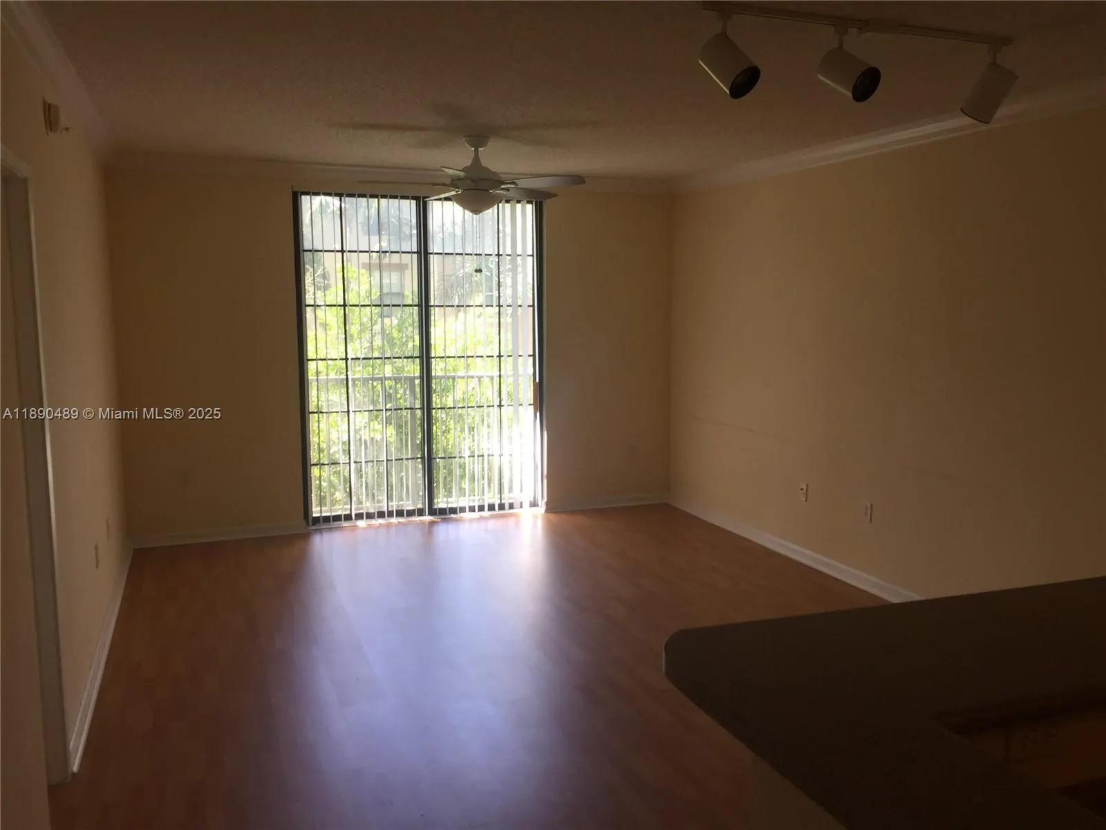 1919 Van Buren St, #416A