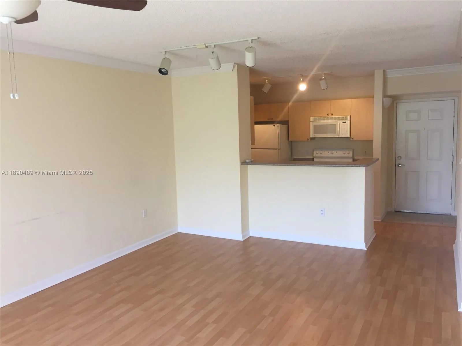 1919 Van Buren St, #416A