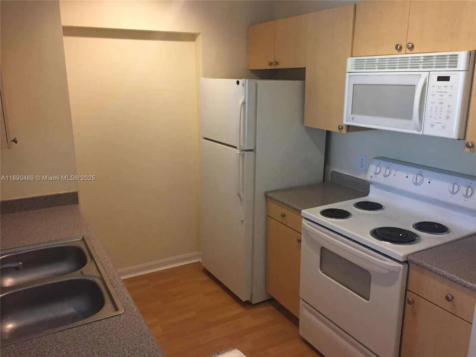 1919 Van Buren St, #416A